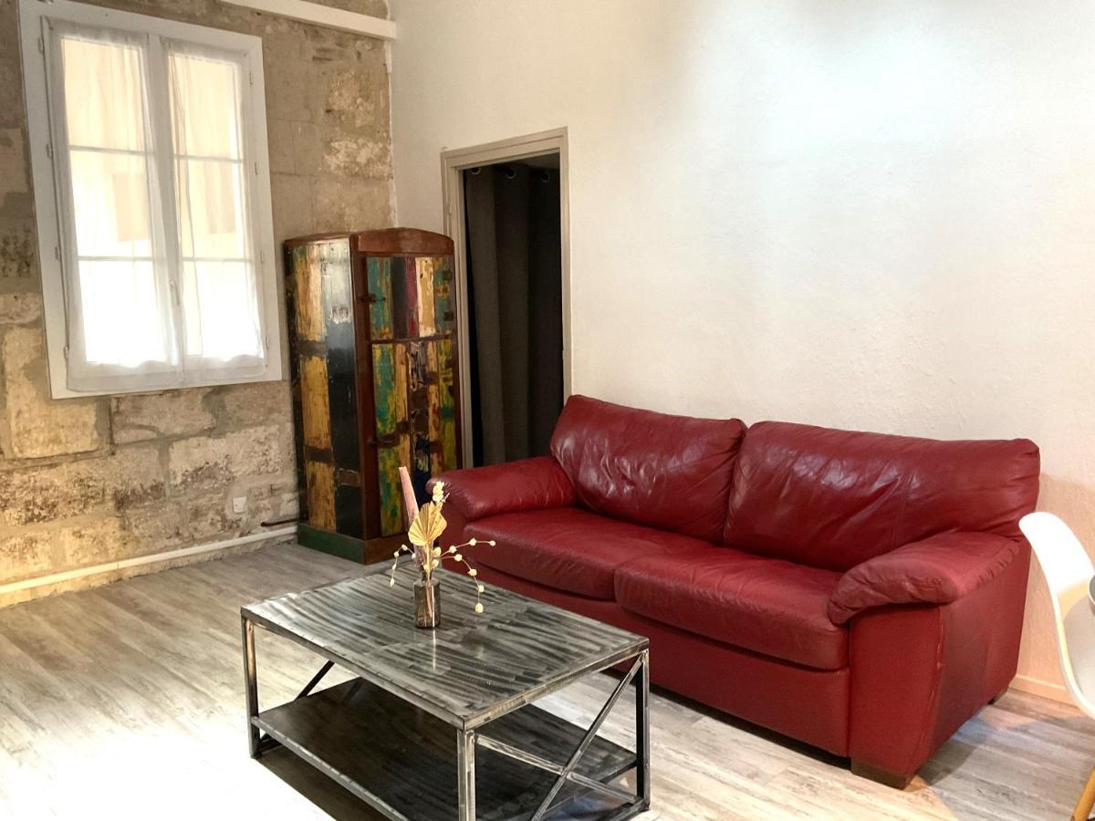 Place Aux Herbes Apartment Nimes Exterior photo