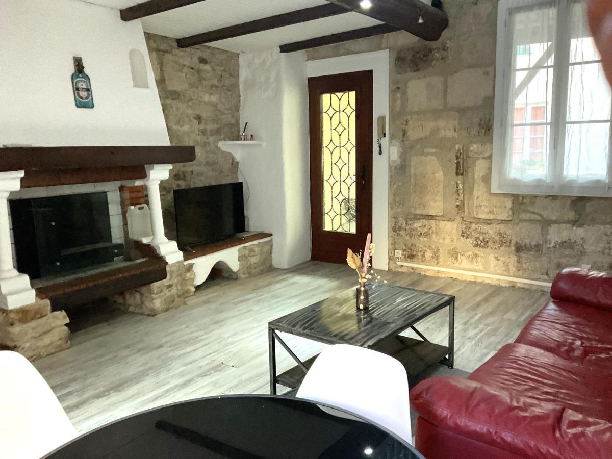 Place Aux Herbes Apartment Nimes Exterior photo