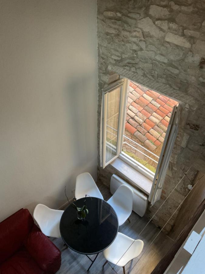 Place Aux Herbes Apartment Nimes Exterior photo