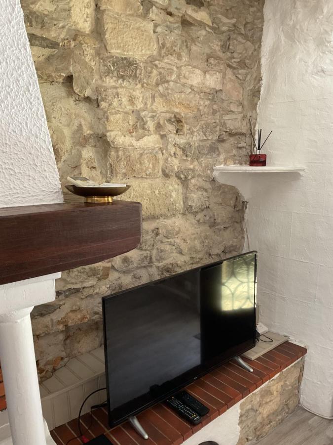 Place Aux Herbes Apartment Nimes Exterior photo