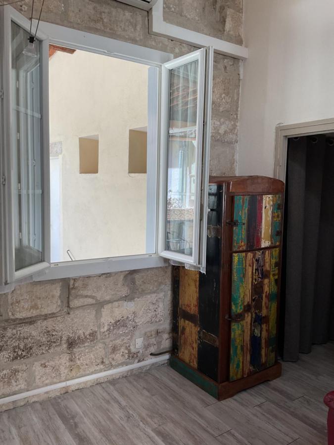 Place Aux Herbes Apartment Nimes Exterior photo