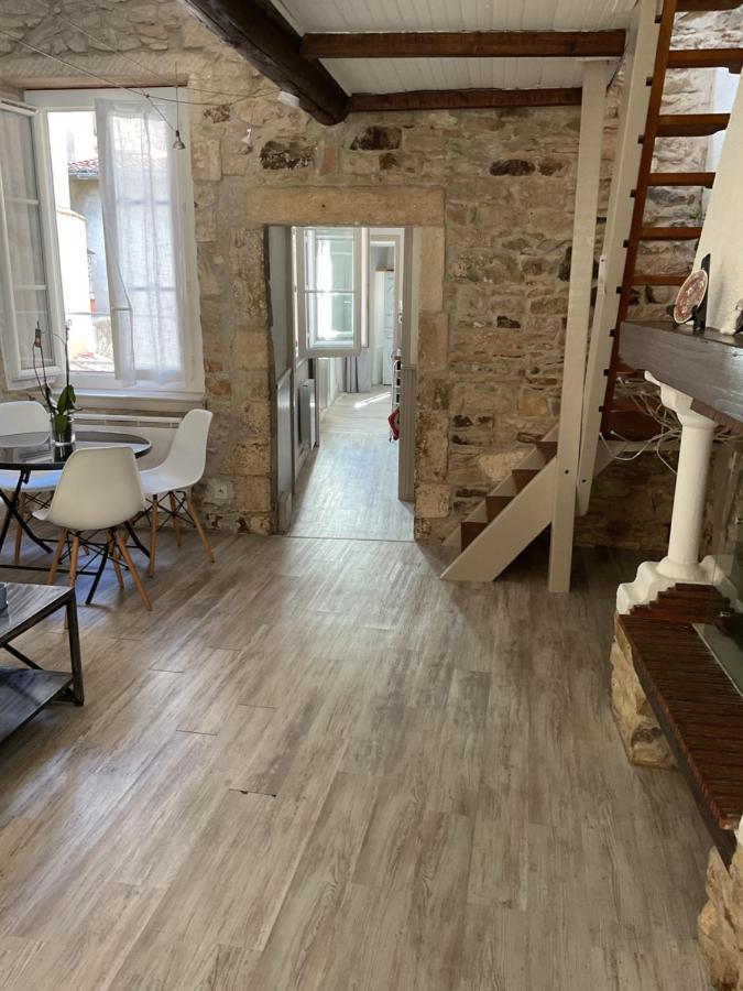 Place Aux Herbes Apartment Nimes Exterior photo