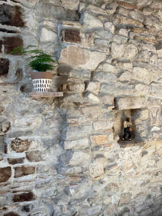 Place Aux Herbes Apartment Nimes Exterior photo