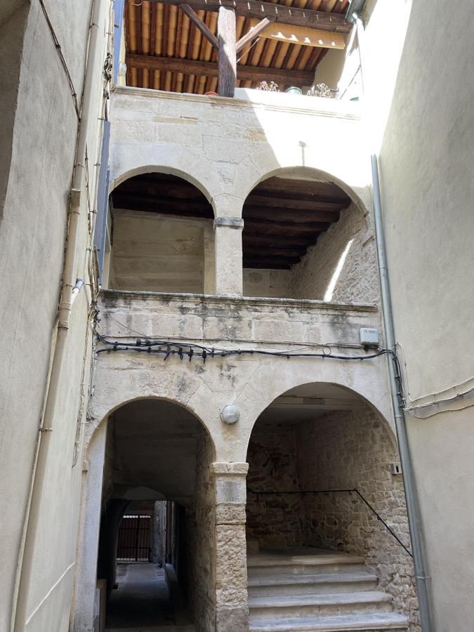 Place Aux Herbes Apartment Nimes Exterior photo