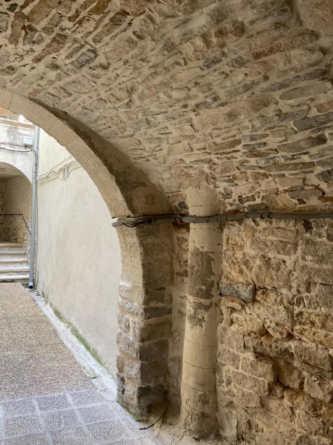 Place Aux Herbes Apartment Nimes Exterior photo